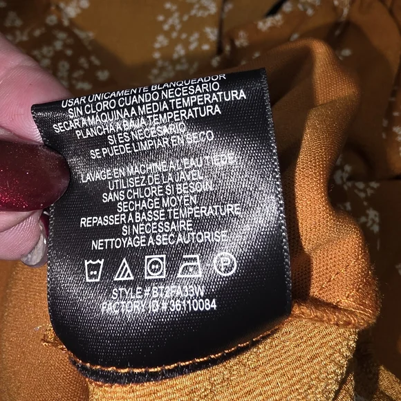 BCBG Women's Floral Wrap Crop Top Tie Front Balloon Sleeves Boho Cottagecore - Picture 7 of 7